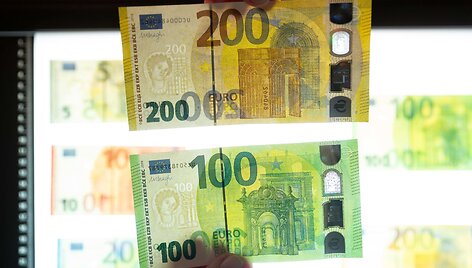 Pristatyti naujosios serijos &bdquo;Europa&ldquo; 100 ir 200 eurų banknotai