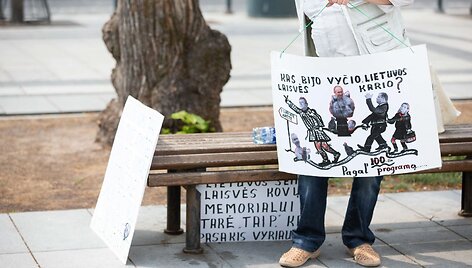 Piketas dėl laisvės kovų monumento statybos