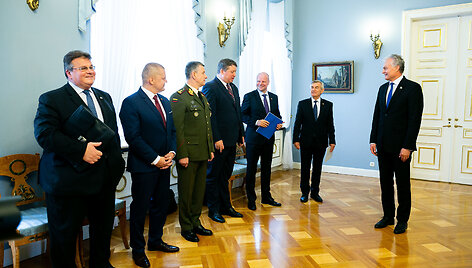 LR Prezidentūroje vyko Valstybės gynimo taryba