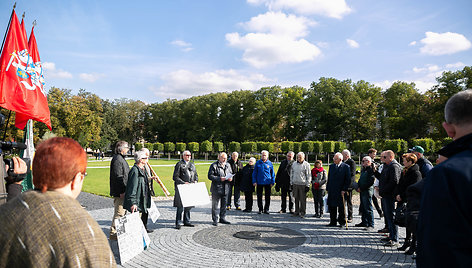 Protestas dėl Laisvės kalvos monumento Lukiškių aikštėje