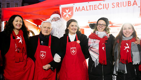 „Maltiečių sriubos“ akcija Vilniaus Katedros aikštėje