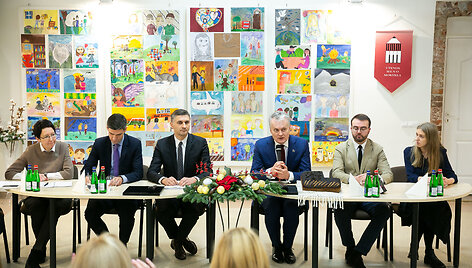 Prezidento ir jo komandos narių spaudos konferencija