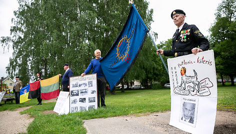 Piketas prie Rusijos ambasados Vilniuje