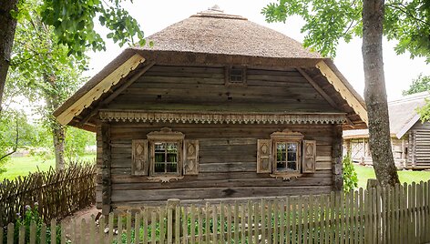 Nendriniai stogai Rum&scaron;i&scaron;kių Lietuvos liaudies buities muziejuje