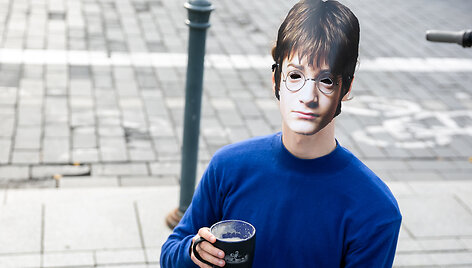 Agitacinis stendas prie&scaron; Harį Potterį &scaron;alia Luki&scaron;kių aik&scaron;tės