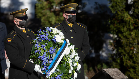 Gėlių padėjimo ceremonija Antakalnio kapinėse