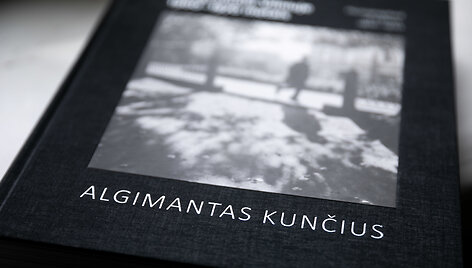 Algimanto Kunčiaus knyga &bdquo;Fotografuota Vilniuje 1960-1970 metais&ldquo;
