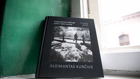 Algimanto Kunčiaus knyga &bdquo;Fotografuota Vilniuje 1960-1970 metais&ldquo;