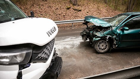Krovininio ir lengvojo automobilių avarija &Scaron;ilo gatveje