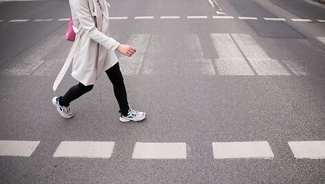 Nusitrynusi pianino klavi&scaron;ais papuo&scaron;ta perėja Pylimo gatvėje