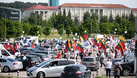 Šeimos gynimo maršo dalyvių protestas prie Seimo