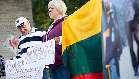 Protestas prie&scaron; migrantų apgyvendinimą Dieveni&scaron;kėse