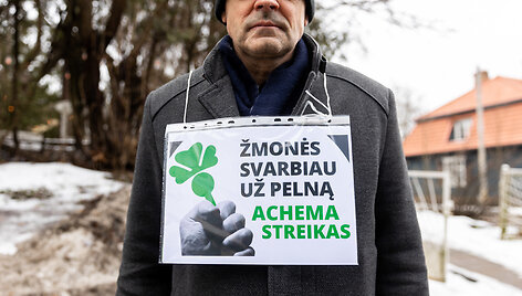Piketas prie koncerno &bdquo;Achemos grupė&ldquo; būstinės