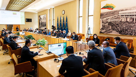 Seime lankosi Taivano verslo atstovų delegacija