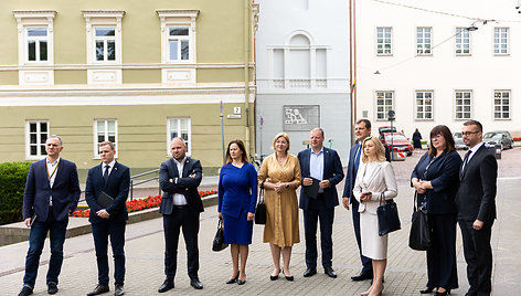 Politikų komentarai žiniasklaidai po parlamentinių partijų atstovų susitikimo su prezidentu