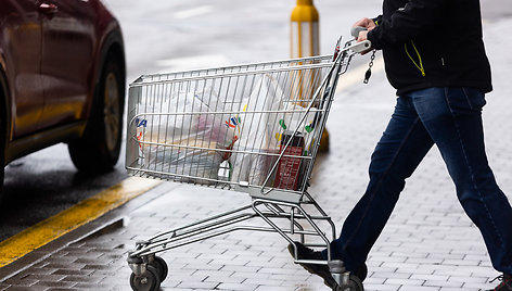 Apsipirkimo karštligė prieš šventinį savaitgalį Vilniuje