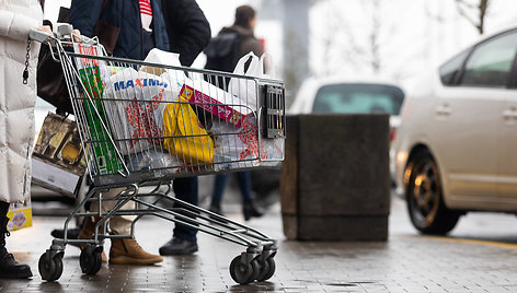 Apsipirkimo karštligė prieš šventinį savaitgalį Vilniuje