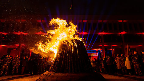 Atminimo laužų uždegimo ceremonija Nepriklausomybės aikštėje