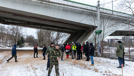 Dingusio jaunuolio paieška šalia Žirmūnų tilto Vilniuje