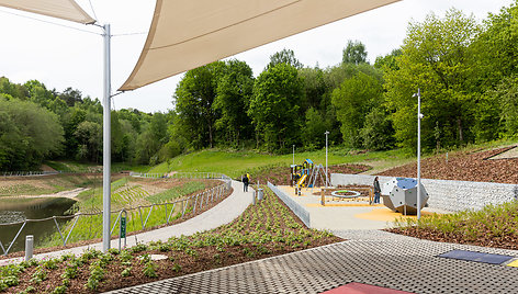 Pristatyta poilsiui pritaikyta zona rekonstruotoje vandens talpyklos vietoje