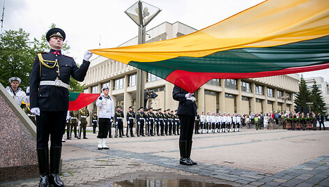 Valstybės vėliavos pakelimo ceremonija