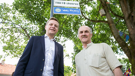 Tibeto skvero lentelės atidengimas