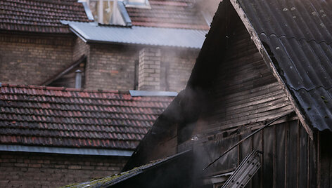 Vilniaus Gynėjų gatvėje degė namas