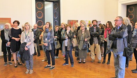 Pasaulio lietuvių bendruomenės paroda Vilniaus rotu&scaron;ėje &bdquo;&Scaron;imtas Lietuvos veidų &ndash; sujunkime Lietuvą&ldquo; ir susitikimas dailininkų sąjungoje