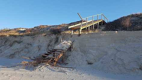 Kuršių nerijoje praūžusios audros padariniai