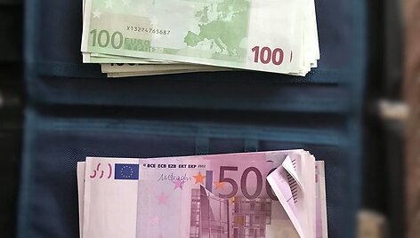 Pinigai, kuriuos kratų metu rado STT