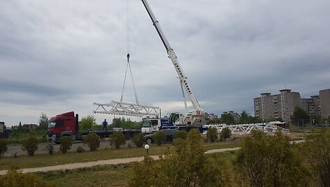 Kaune, &Scaron;ilainiuose, i&scaron;kilo auk&scaron;čiausias kryžius Lietuvoje