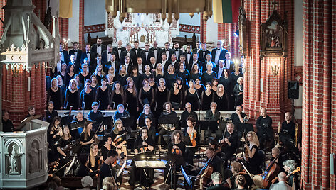 &bdquo;Muzikinis rugpjūtis pajūryje&ldquo; atsisveikino &scaron;lovindamas laisvę ir vienybę