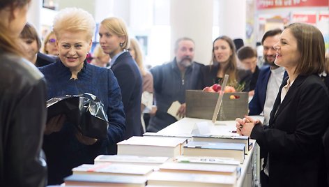 Dalia Grybauskaitė ir Lina Ever Vilniaus knygų mugėje