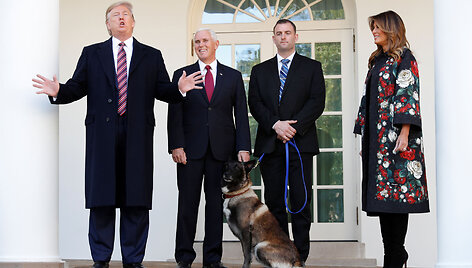 D.Trumpas pristatė &scaron;unį Konaną, &bdquo;neįtikėtiną&ldquo; operacijos prie&scaron; IS vadeivą didvyrį