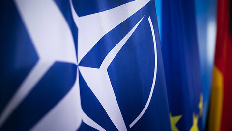 NATO vėliava