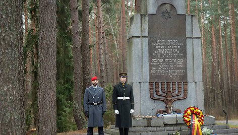 Vainikų padėjimo ceremonija Panerių memoriale