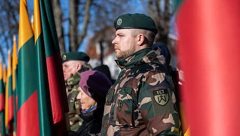 Baltijos valstybių vėliavų pakėlimo ceremonija Simono Daukanto aik&scaron;tėje