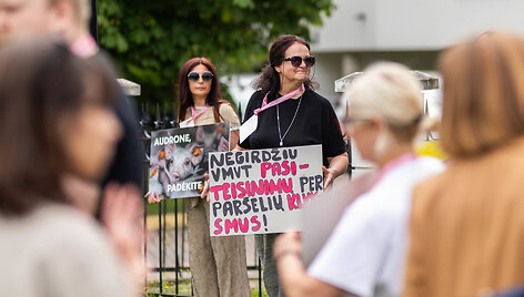 Nevyriausybinė gyvūnų apsaugos organizacija &bdquo;Tu&scaron;ti narvai&ldquo; surengė protestą prie Valstybinės maisto ir veterinarijos tarnybos 