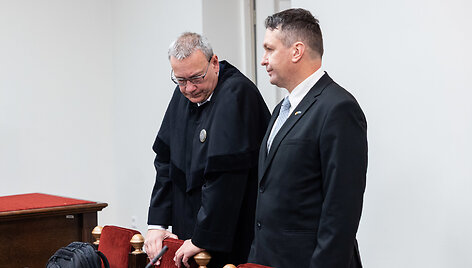 Buvusio kariuomenės vado Valdemaro Rup&scaron;io ir &Scaron;arūno Ratkaus teismo posėdis