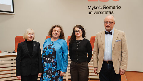 I&scaron; kairės: prof. dr. Rita Raudeliūnaitė, prof. dr. Vida Gudžinskienė, dr. Dovilė Lisauskienė, dr. Justinas Sadauskas