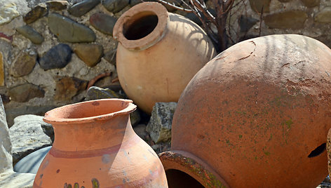 Senoviniai moliniai vyno indai