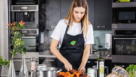 Pavyks i&scaron; pirmo karto: žinoma maisto tinklara&scaron;tininkė pasidalino aromatingos sriubos receptu