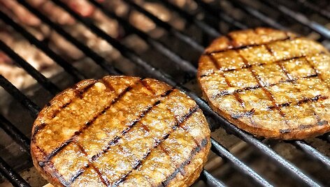 &bdquo;Grill London&ldquo; pristato naujieną vegetarams: burgerį su 100 proc. augaliniu paplotėliu