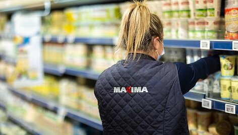 MAXIMA parduotuvės darbuotoja