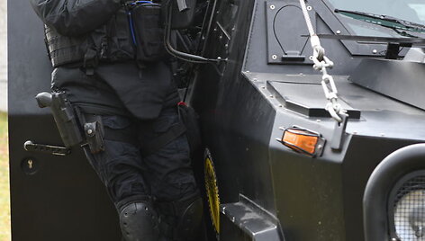 Lietuvos policijos antiteroristinių operacijų rinktinės &bdquo;Aras&ldquo; pratybos su senu autobusu