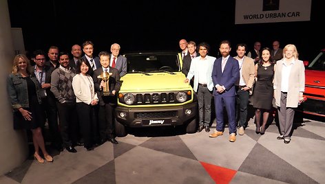 „World Car Awards“ apdovanojimų Niujorke akimirka. Centre –  visureigis „Jimny“