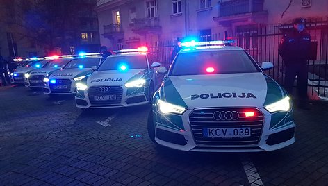 Policijos automobilių parką papildė naujo dizaino „Audi A6“ 