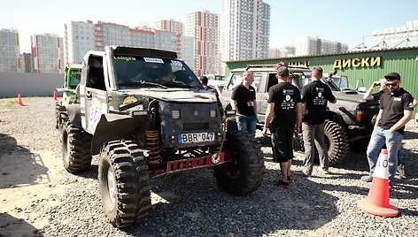 Į Ladogos ežero kemsynus i&scaron;sirengusi &bdquo;4X4 Pasvalys racing team&ldquo; įveikė techninę komisiją
