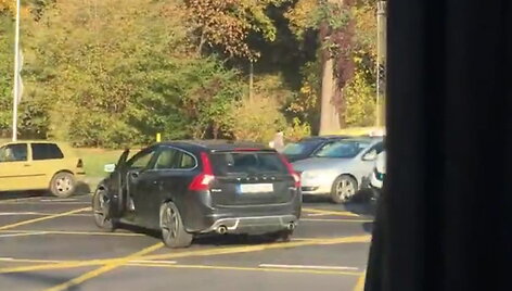 vilniuje-po-susidurimo-su-volvo-nukentejo-motociklininkas
