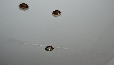 Biržuose subadytas daugiabučio stogas